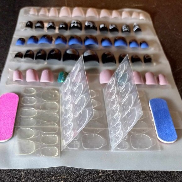 New - 5 sets of Press On Nails with mini files and adhesive gels - Picture 2 of 2